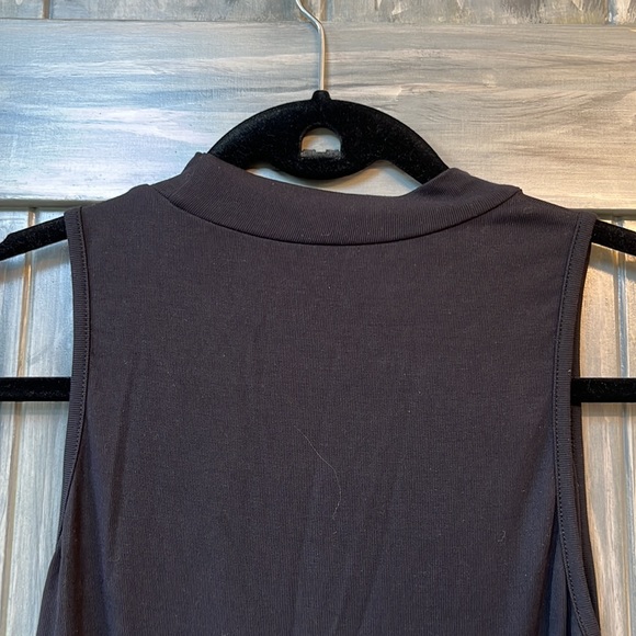 Shein ladies sleeveless top in black with mock neck.  Size large - Picture 5 of 7